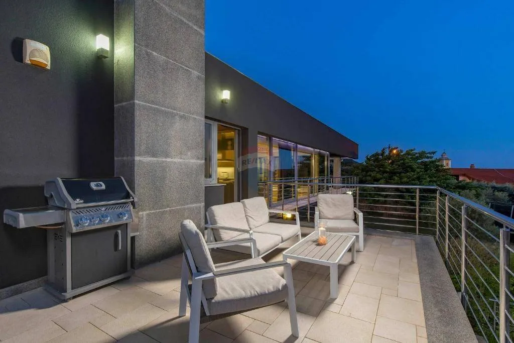 Terrass - Wellness Villa with Panoramic Views in Hreljin