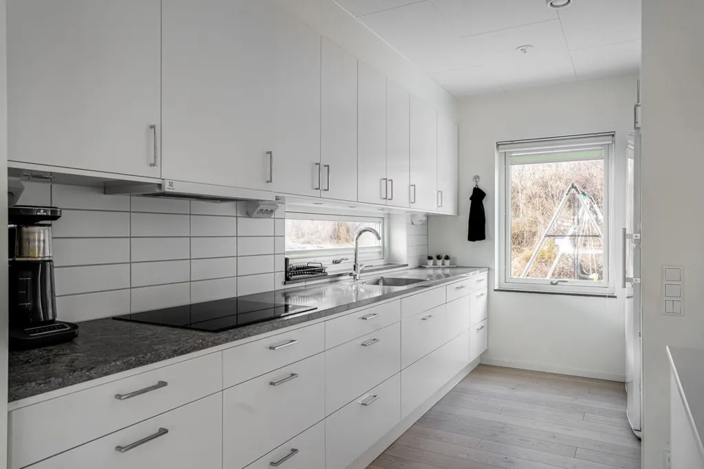 Cucina - Terraced House with Spacious Terrace in Suburban Area