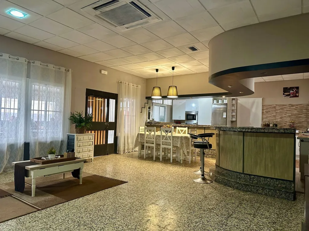 Söögituba - Chalet with Commercial Space in Arroyo De La Luz