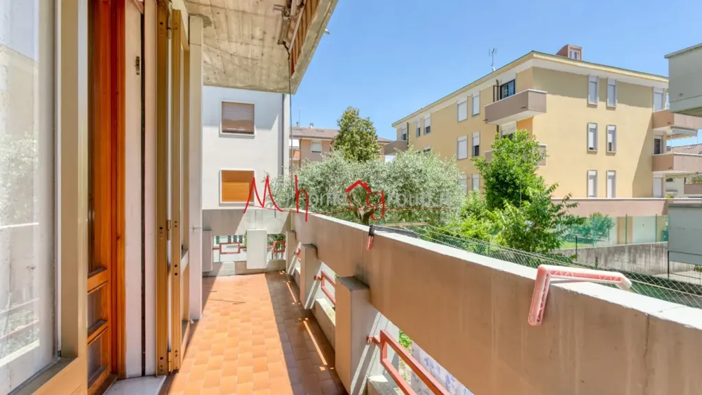 Balcony - Four-Bedroom Apartment with Balconies in Padova