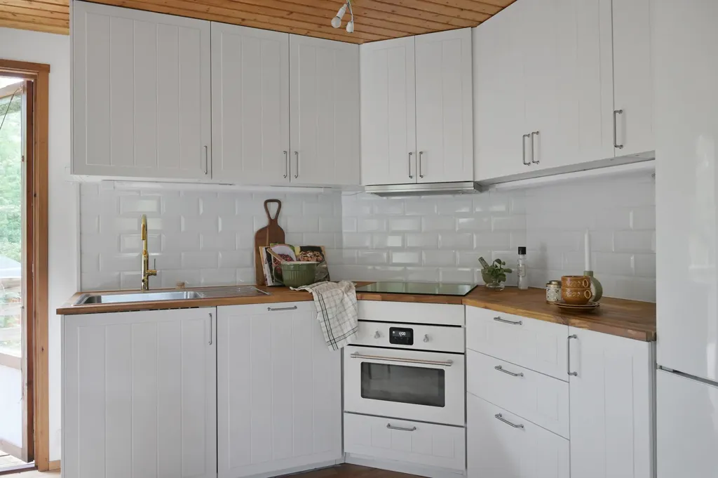 Köök - Renovated Villa with Garden in Raksta