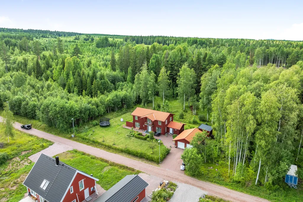 Aerial - Freehold Plot with Natural Setting in Västanvik