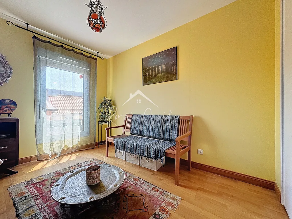 Séjour - Duplex avec Parking Privé et Véranda au Centre-ville de Millau
