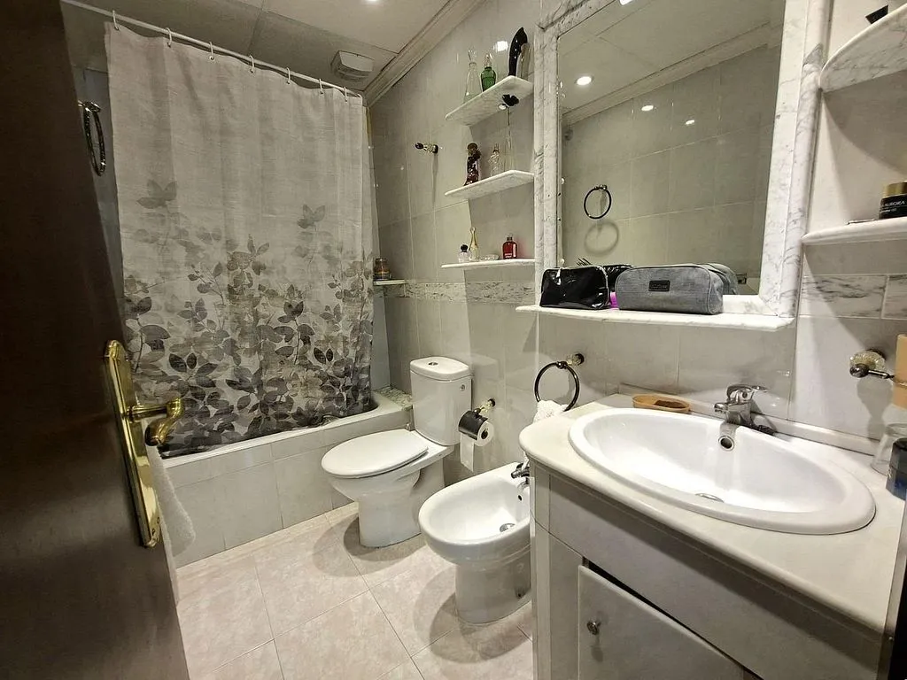 Salles de bain - Apartment with Balcony and Terrace in Cúllar Vega