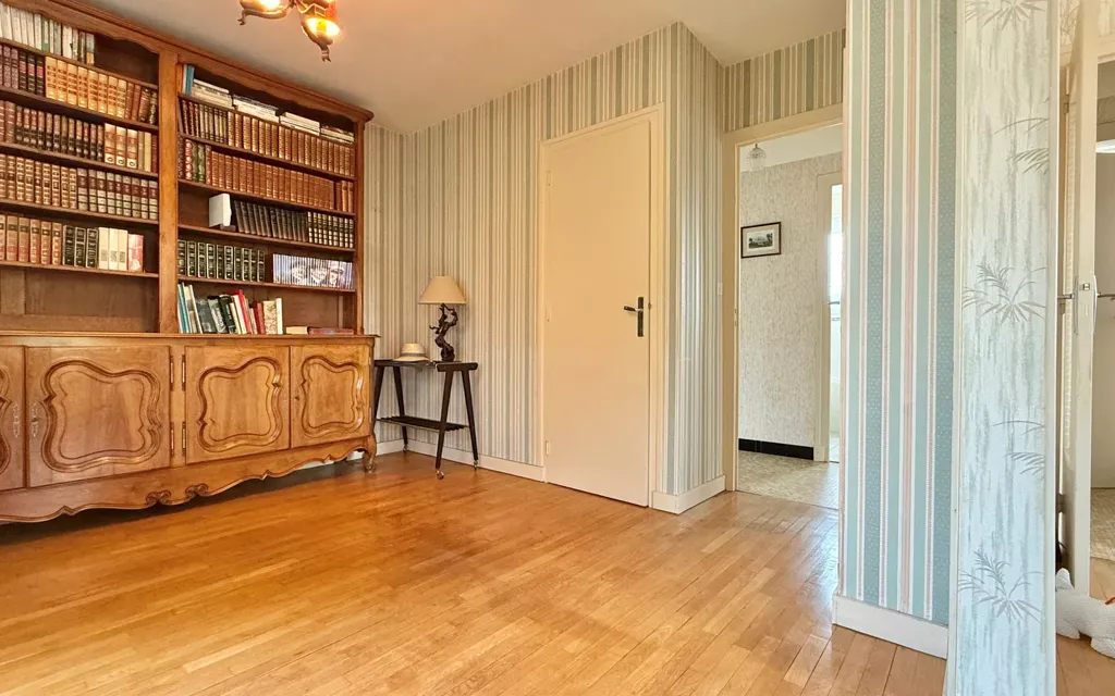 Living Room - Individual House with Garden in Dijon South