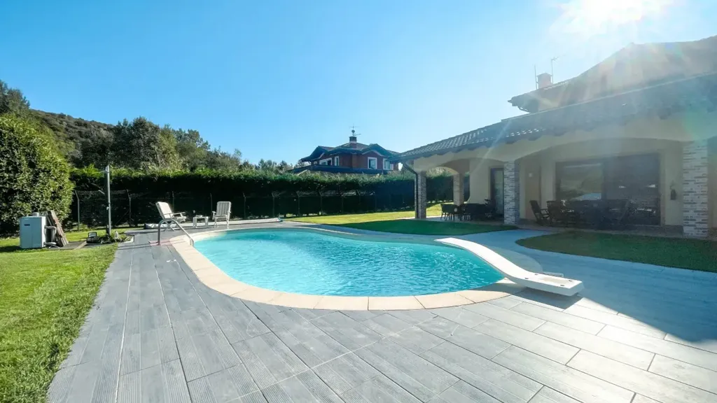 Piscine - Luxury Villa with Pool in Brovello-Carpugnino