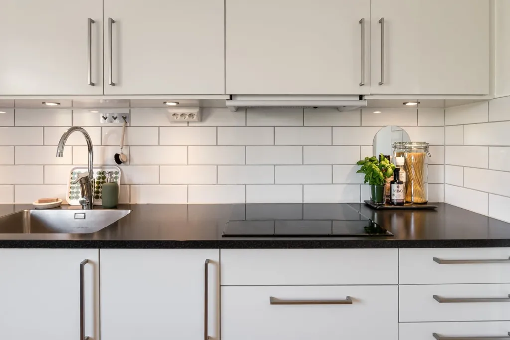 Cucina - Apartment with West-Facing Balcony in City Proximity