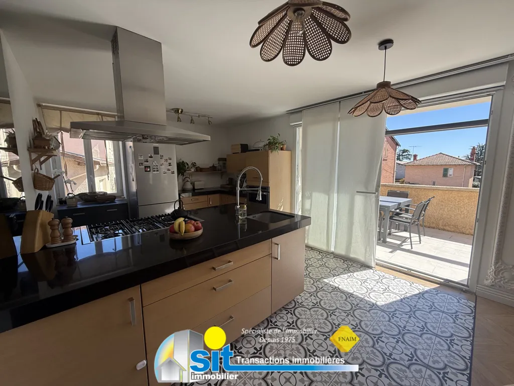 Cuisine - Appartement T6 avec Terrasse au Centre de Saint-Prim