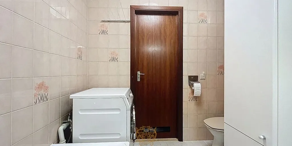 Bathrooms - Renovatable Apartment with Garage in Niel