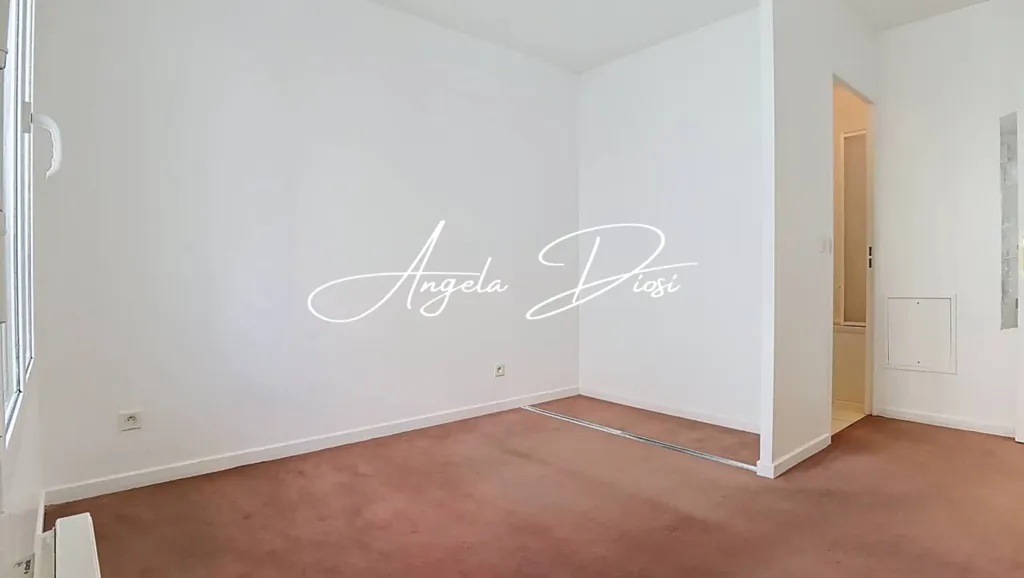 Pièces - Appartement avec Balcon et Parking à Antony
