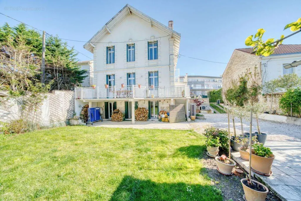 Jardin - Maison Ancienne avec Piscine à Royan