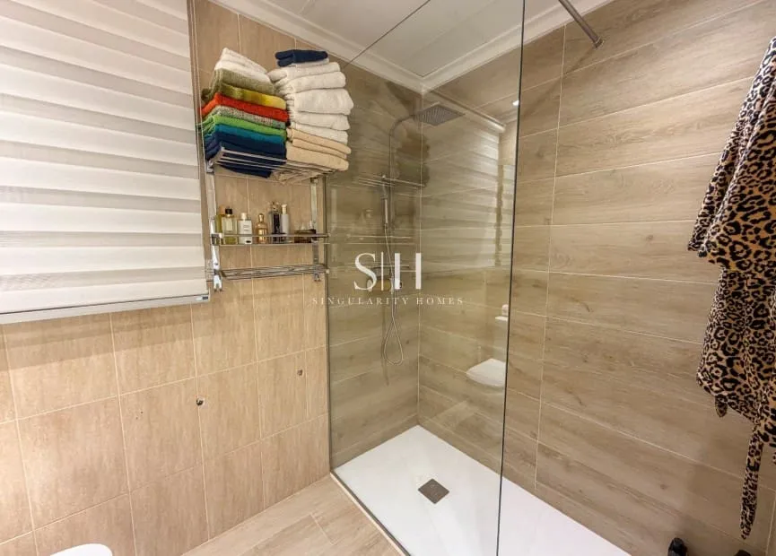 Bathrooms - Contemporary Villa with Private Pool in San Fulgencio