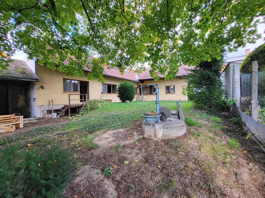 Giardino - House with Wine Cellar in Heldenberg
