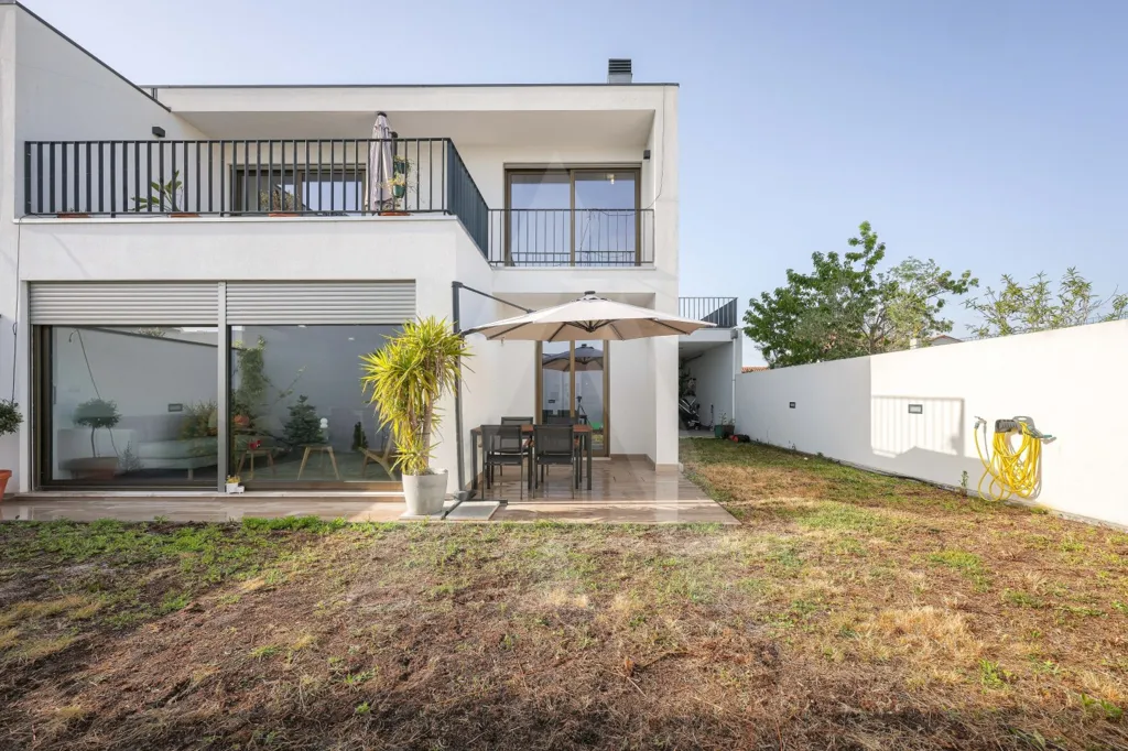 Jardin - Contemporary Villa with Ria View in Ílhavo