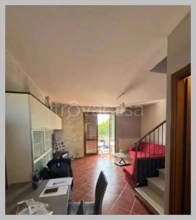 Soggiorno - Two-Level Apartment with Garden in Monticello Brianza