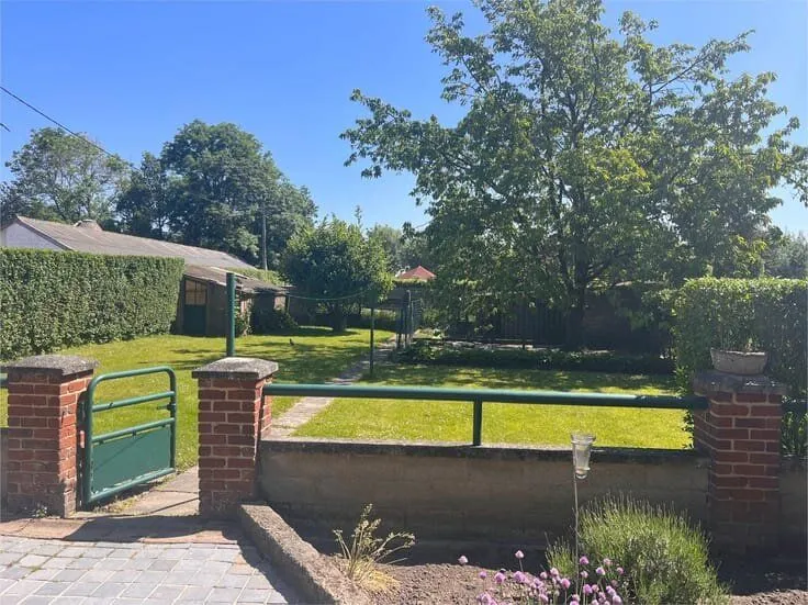Maison 3 Façades avec Jardin et Bureau à Proximité du Village
