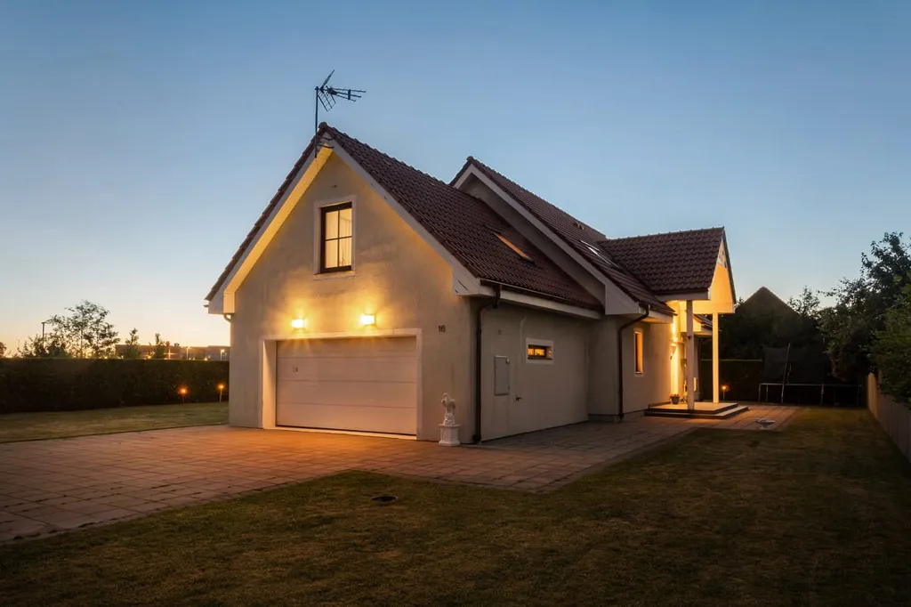Extérieur - Corner Plot Stone House with Garden in Quiet Location