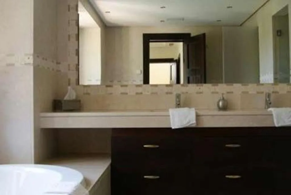 Vannitoad - South-Facing Villa with Infinity Pool in Marbella