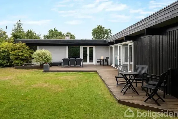 Aed - Villa with Terraces in Farum