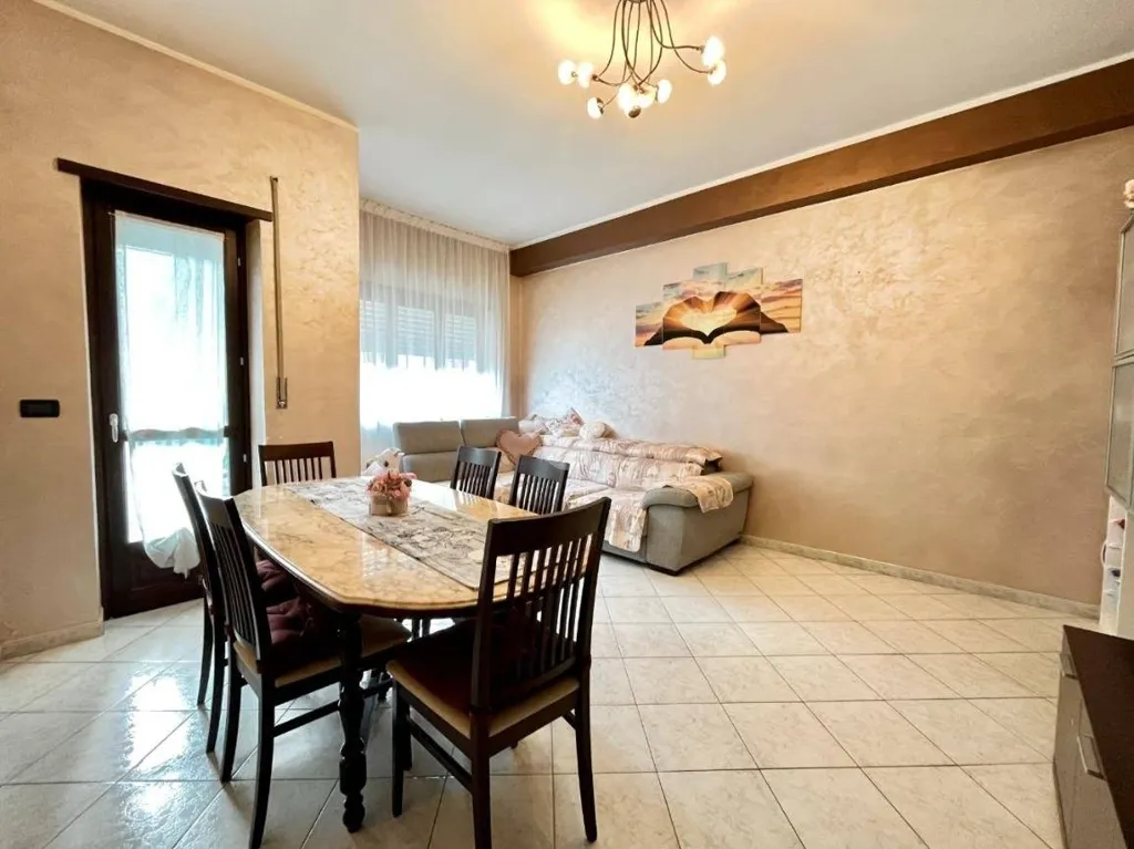 Salle à manger - Restored 4-Bedroom Flat with Balcony in Torino