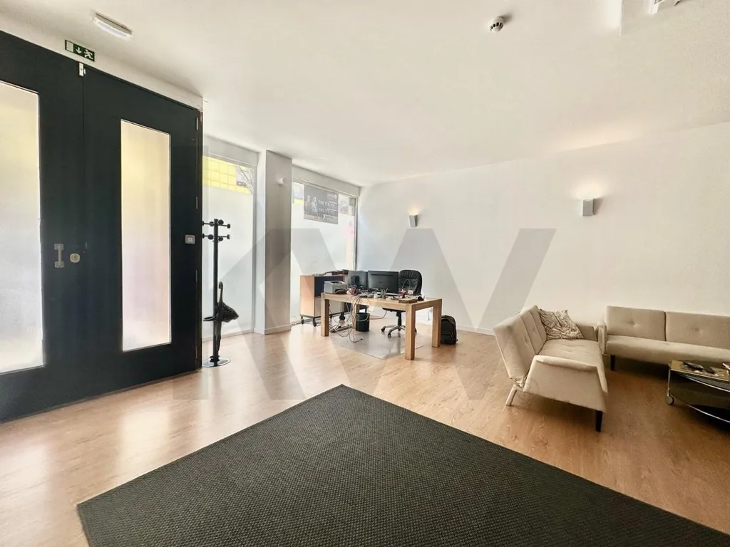 Elutuba - Commercial Space with Parking in Lisbon Centre