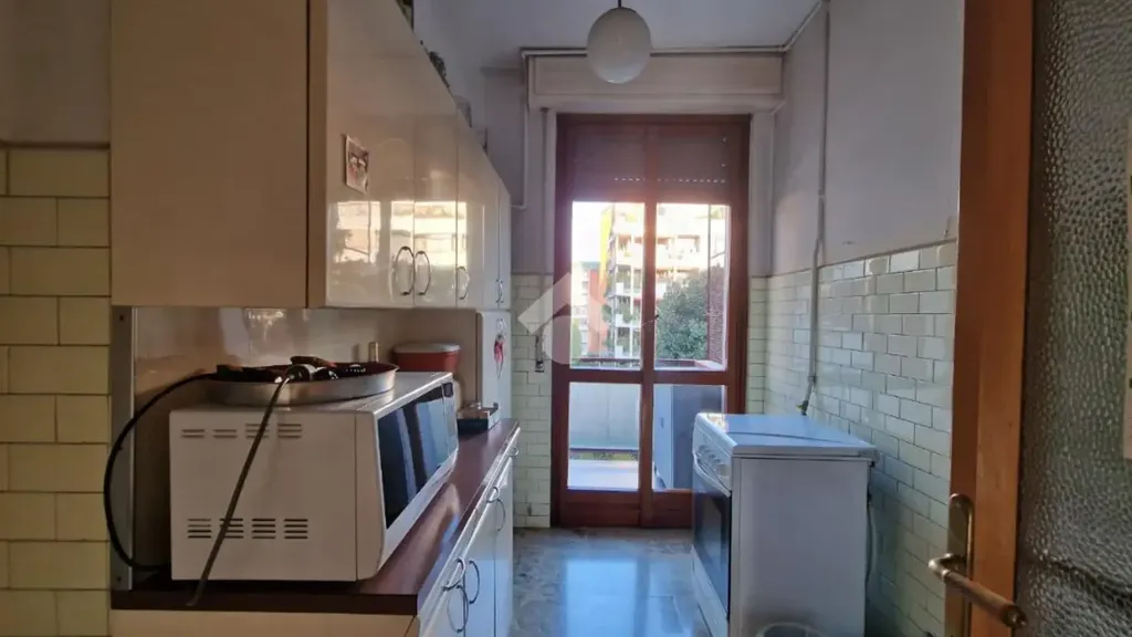 Cuisine - Five-Bedroom Apartment with Balcony in Milan