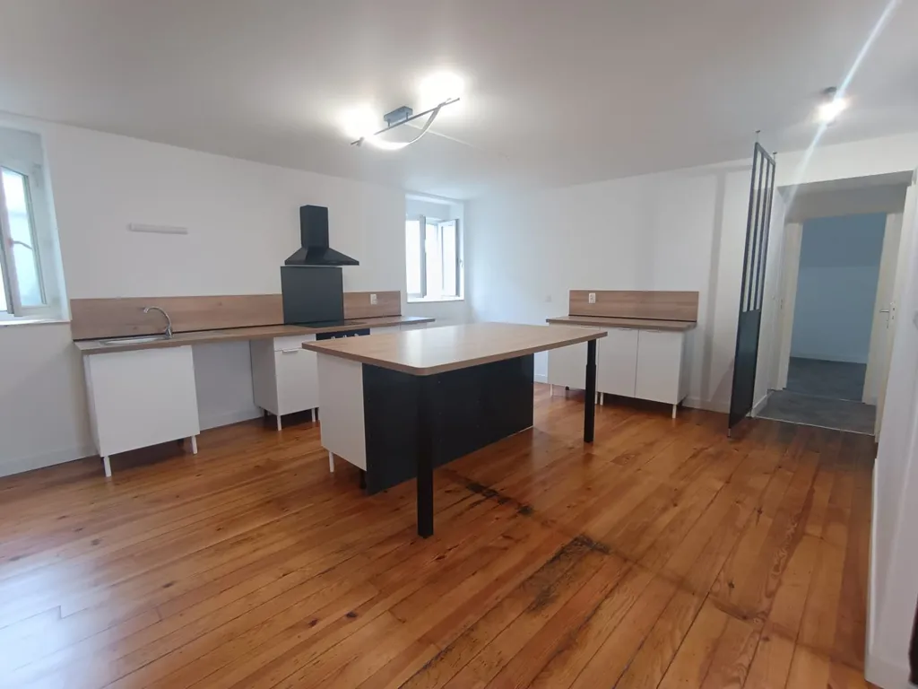 Köök - 2-Bedroom Flat in Centre Écommoy