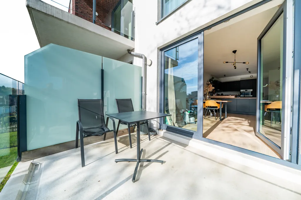 Terrace - Modern Apartment with Terrace in Waremme