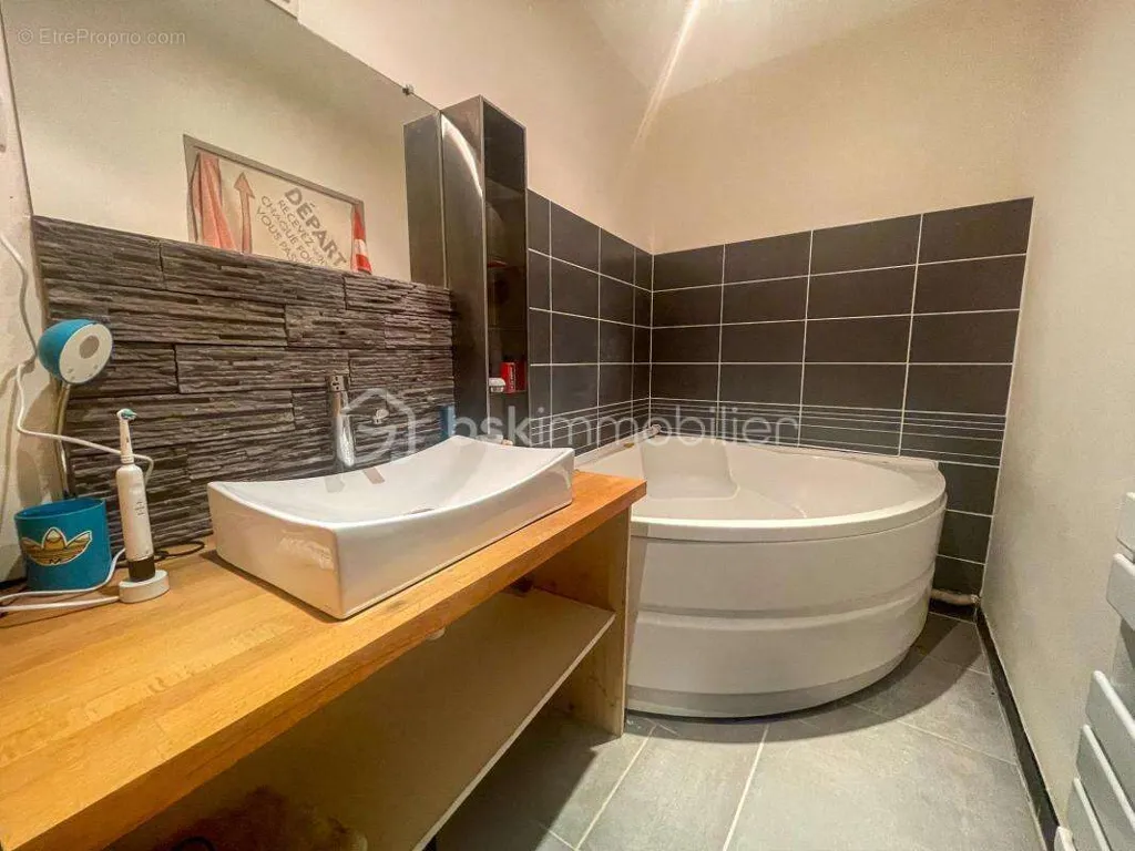 Salles de bain - Appartement avec terrasse sud au centre d'Aubenas