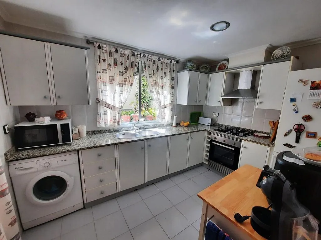 Cuisine - Apartment with Garage and Air Conditioning in Almansa