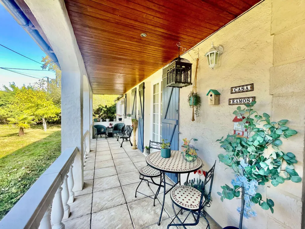 Terrasse - Maison de Plain Pied avec Jardin à Esvres