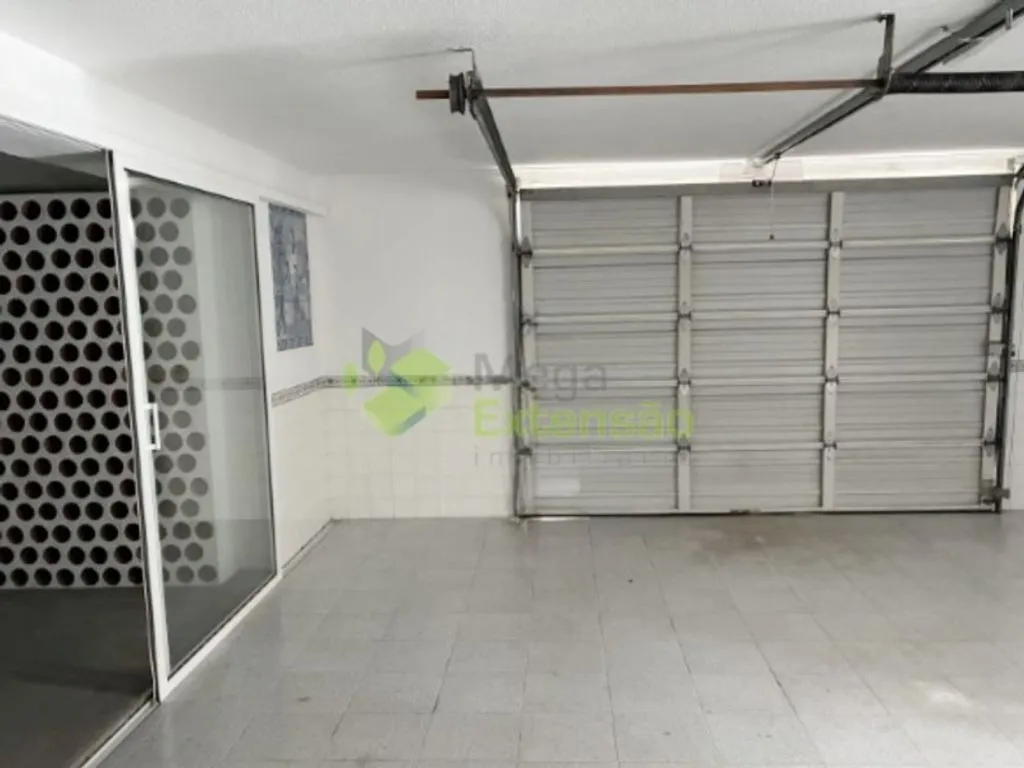 Garage - 4 Bedroom Villa with Pool near Cascais