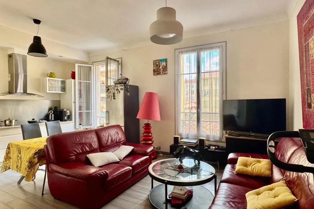 Séjour - Appartement 4 Pièces dans Immeuble Art Déco à Nice