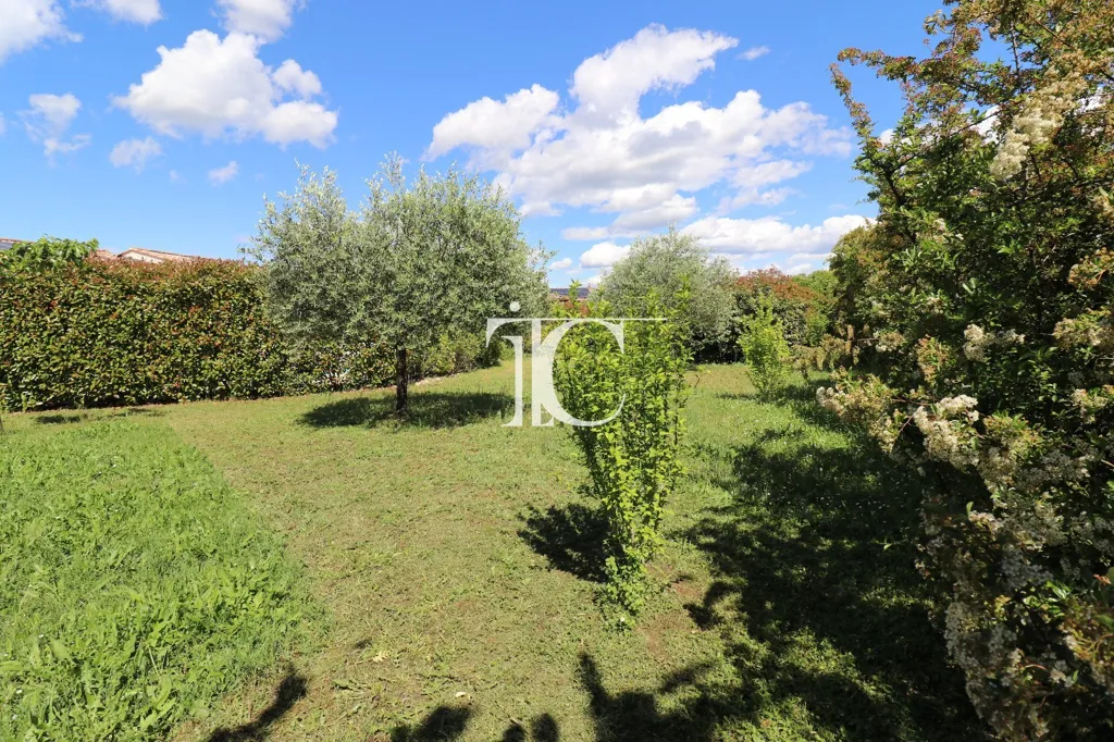 Jardin - Maison de Plain-Pied avec Piscine à Saint-Ambroix