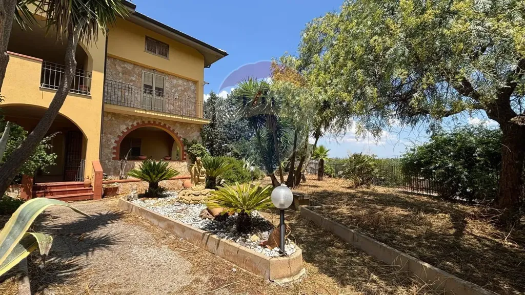 Jardin - Bifamiliar Villa with Garden in Caltanissetta