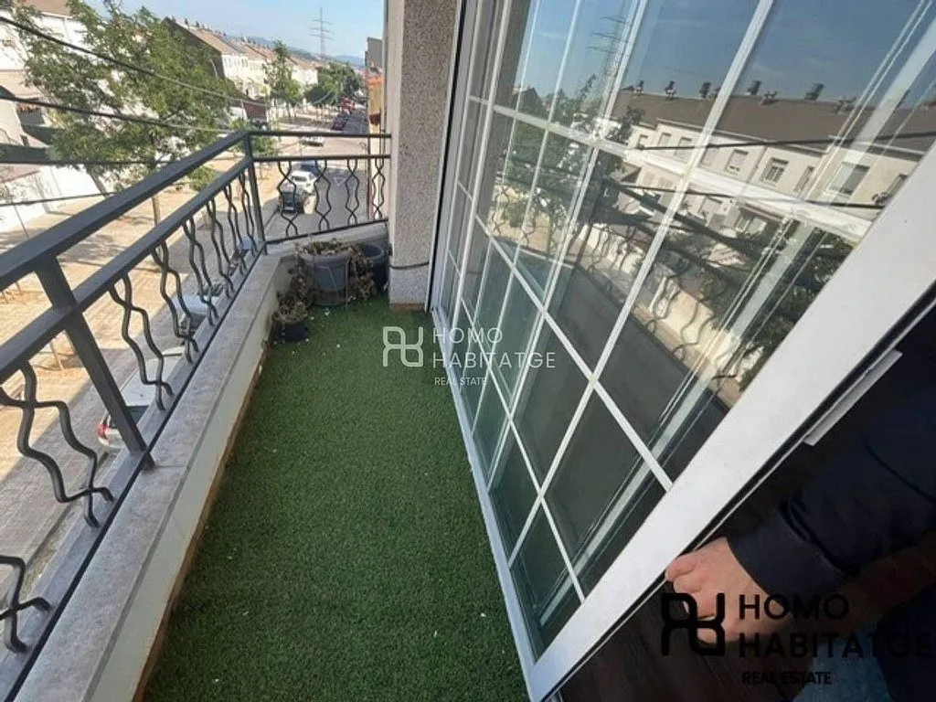 Rõdu - Modern Flat with Balcony in Egara, Terrassa
