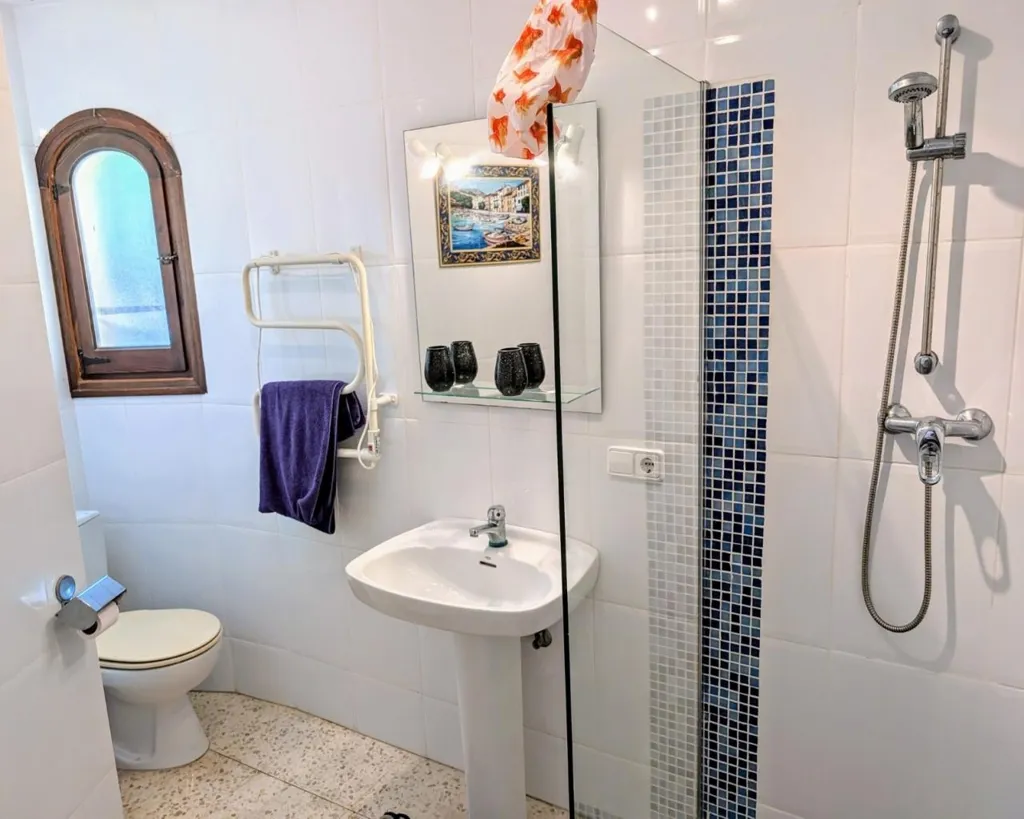 Bathrooms - Traditional Villa with Sea View in Benimeit, Moraira