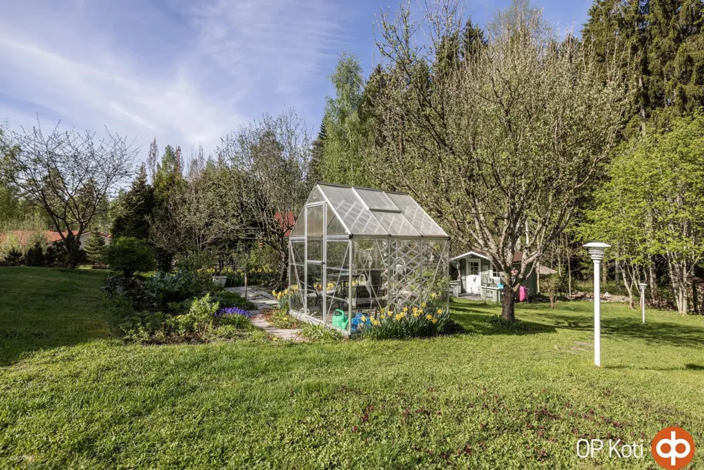 Jardin - Detached House with Sauna on Large Plot in Suburb