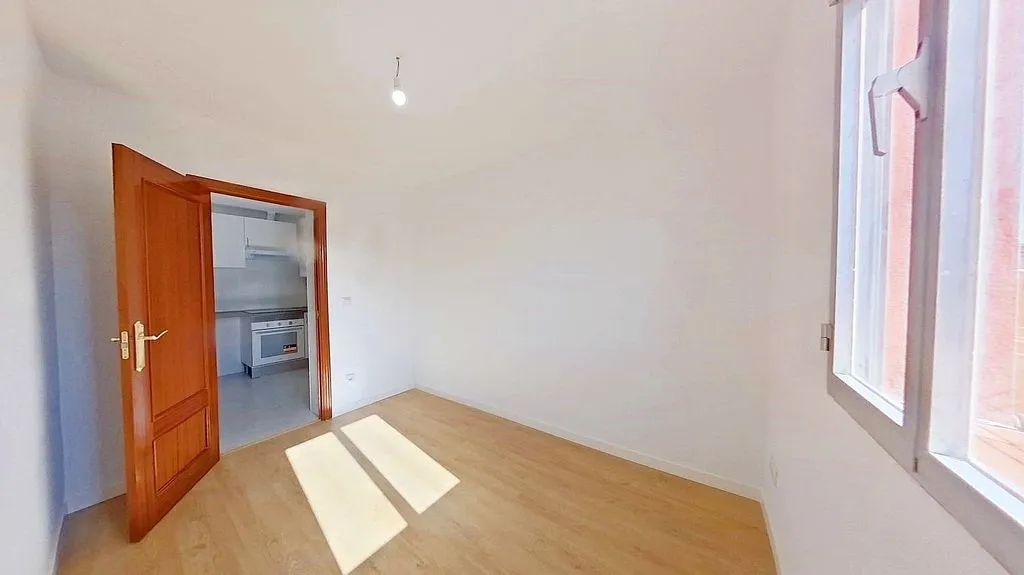 Toad - Three-Bedroom Flat with Ascensor in Puente de Vallecas