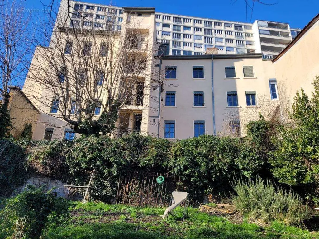 9-toaline korter asukohas Lyon-4e