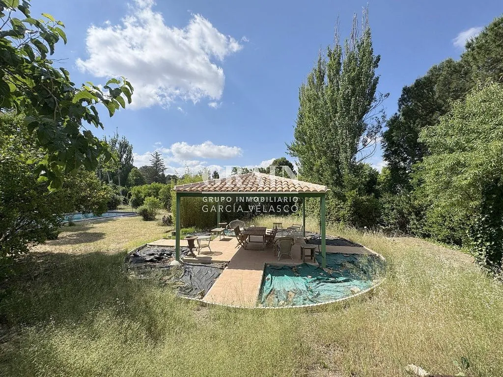Piscina - Chalet with Pool in Hermanos Falcó