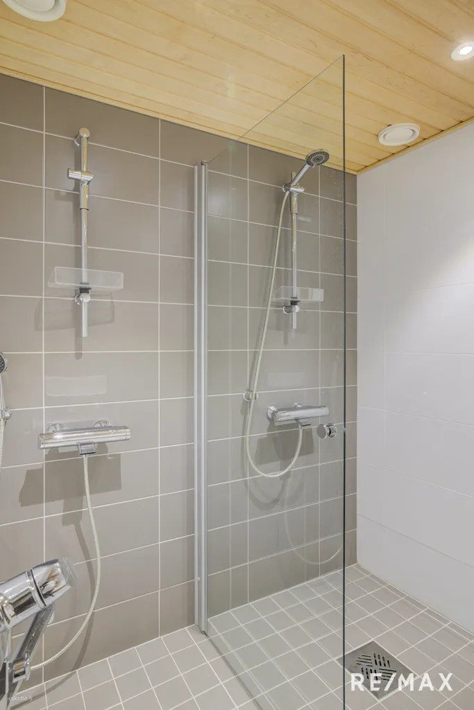 Vannitoad - 3/5-Bedroom Apartment with Sauna in Espoo