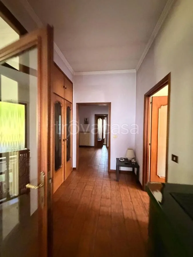 Esik - Villa with Garden and Pool in Vezza d'Alba