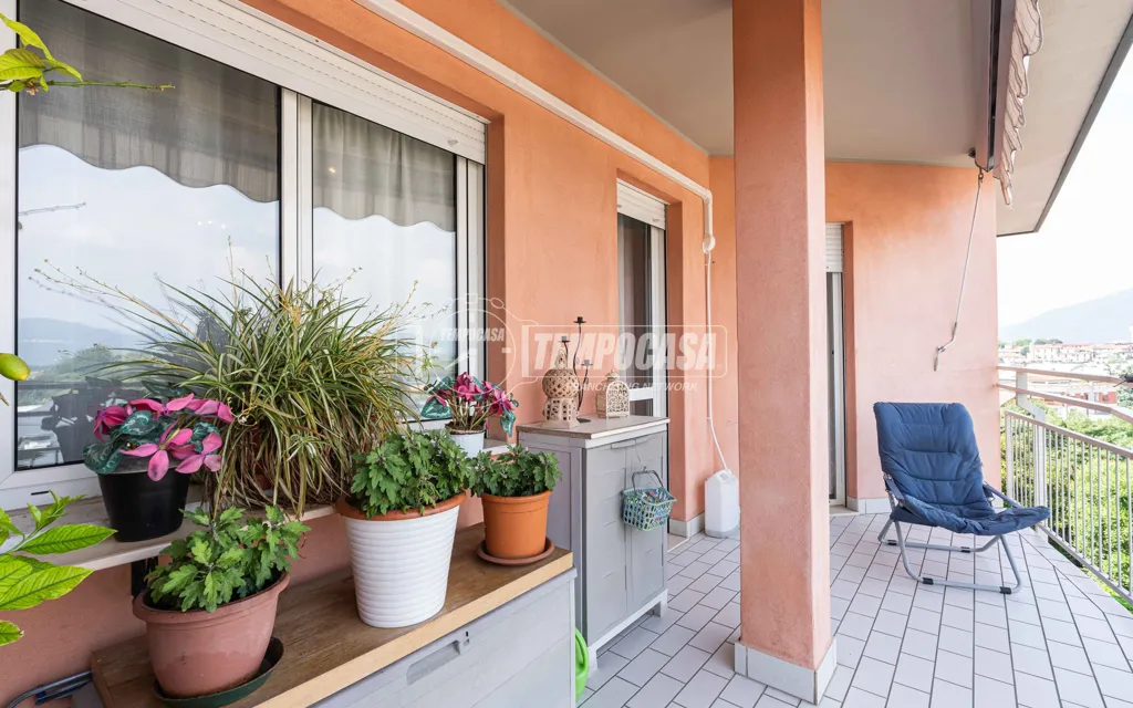 Terrazza - Appartamento con terrazzi e vista panoramica a Costa Masnaga