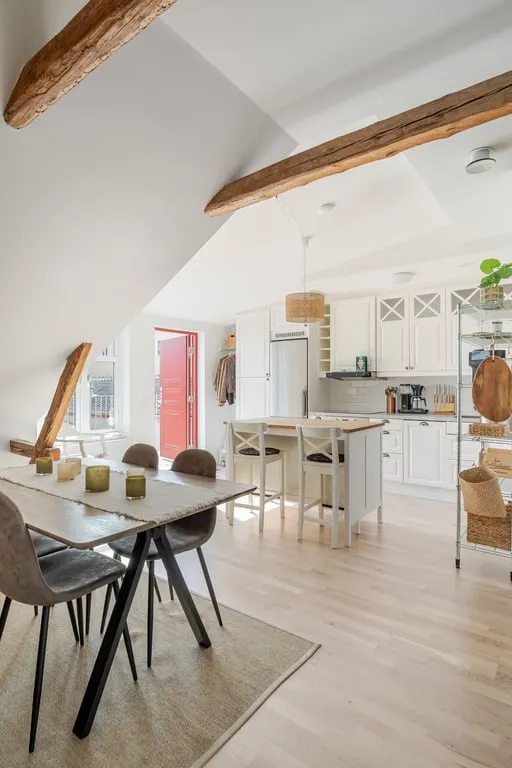 Sala da pranzo - Characterful Flat with City Centre Views in Jönköping