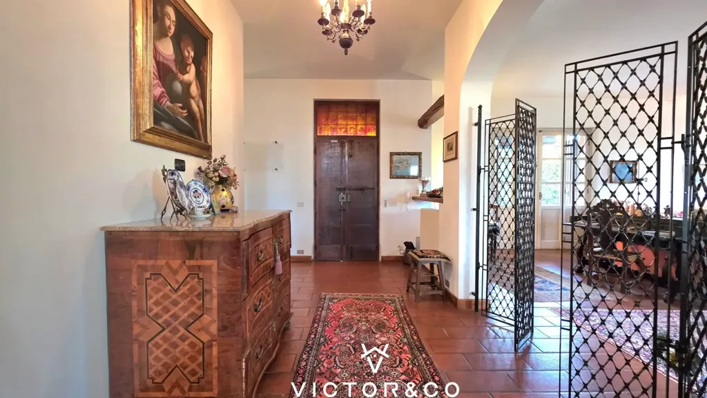 Hallway - Villa with Garden in Novara
