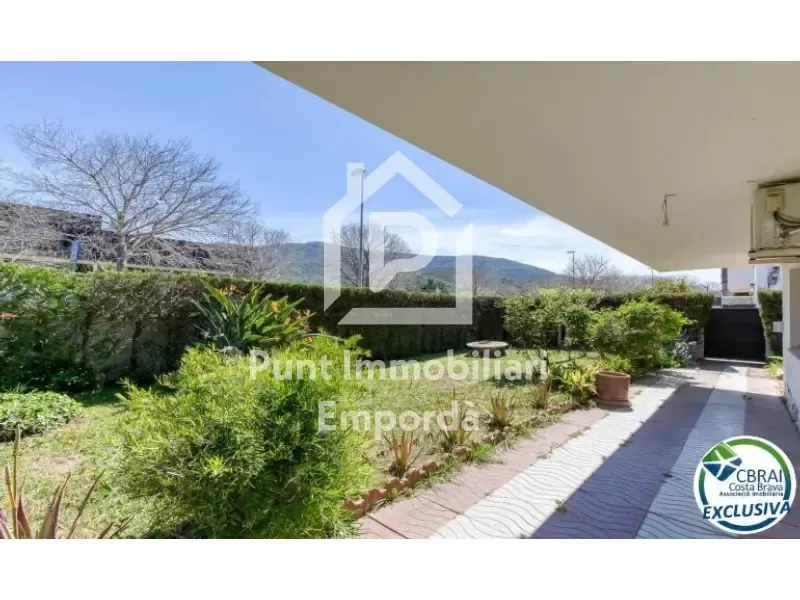 Terrasse - Spacious Villa with South Orientation in Llançà