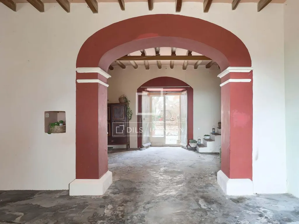 Entrée - Historic Estate with Equestrian Potential in Llucmajor