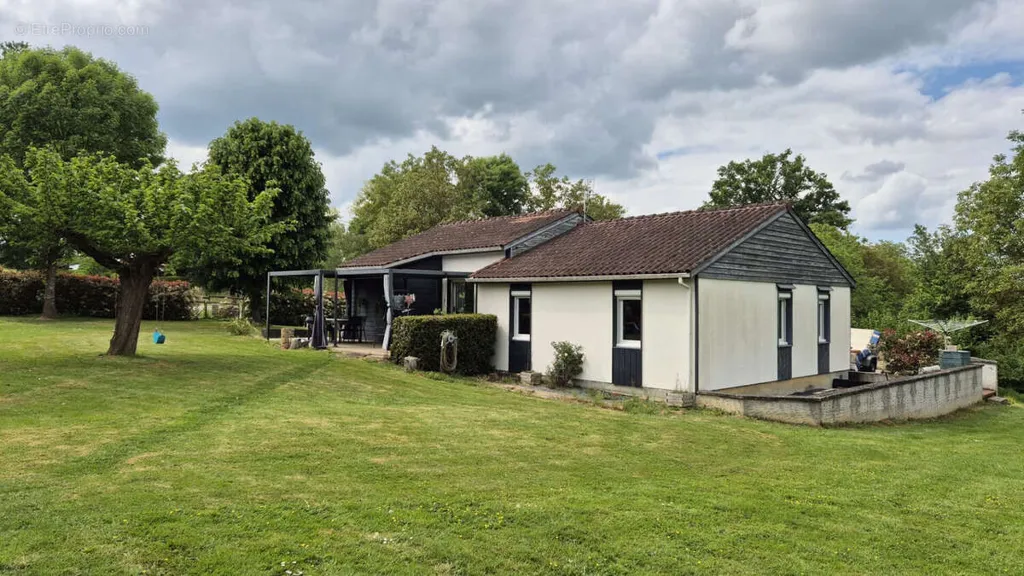 4-toaline maja asukohas Paray-Le-Monial