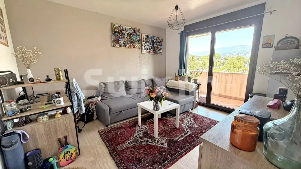 Séjour - Studio rénové avec balcon à Aix-les-Bains